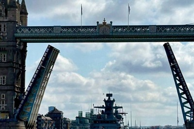 German Warship Plays Darth Vader's Anthem From Star Wars In Central London | WATCH