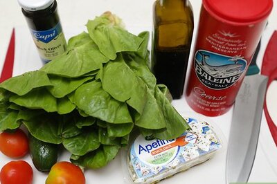 How to Make a Traditional Greek Salad