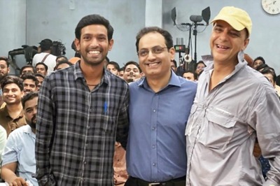 Vikrant Massey All Smiles With Vidhu Vinod Chopra And This Special Guest On 12th Fail Sets