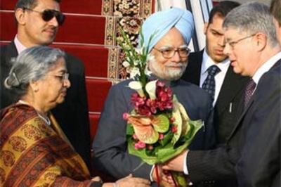 Manmohan reaches Russia for SCO Summit