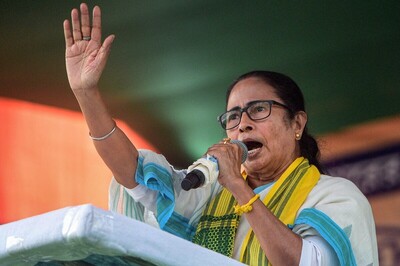 EC Sends Notice to Mamata Banerjee for Asking Muslims to Vote En bloc for TMC, Seeks Clarification