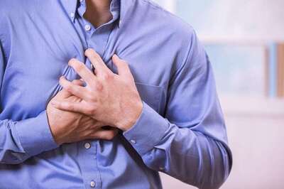 Alone at Health Clinic, Australian Treats Self for Heart Attack