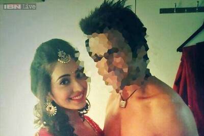 Quick Quiz: Can you guess who are these famous TV celebs posing with their better halves?