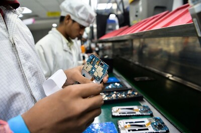 Govt May Relax PLI Targets for Mobile Phone Makers in India After Difficult FY21: Report