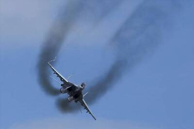 Russia Woos Tourists with MiGs, Tanks, AK-47s