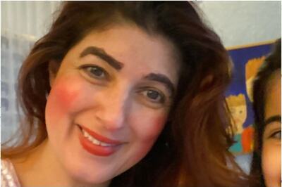 Here's How Twinkle Khanna and Her Daughter’s Powder and Paint Session Turned Out Like