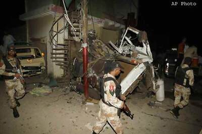 Pakistan: Four killed in blasts near MQM, PPP offices