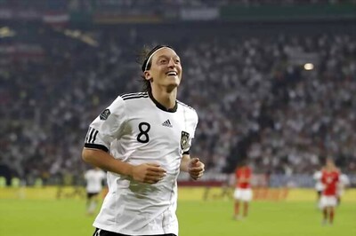 Arsenal buy Mesut Ozil from Real Madrid as transfer window closes