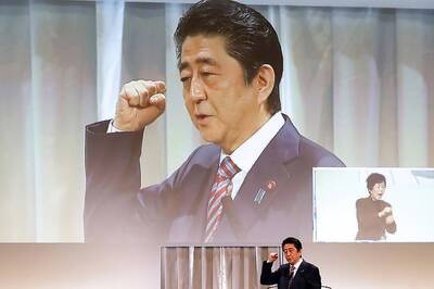 Japan's Abe Apologises Amid Cronyism Scandal, Vows to Revise Constitution