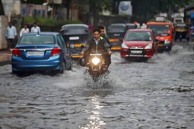 Heavy Rain in Mumbai Leads to Traffic Jams; Trains and Flights Delayed