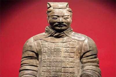 Partygoer Stole Museum Statue's Left Thumb After Selfie