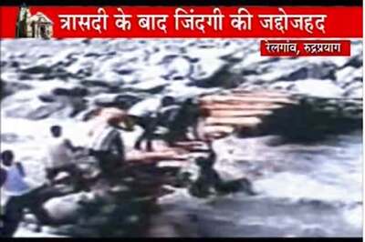 Uttarakhand: Villagers risk their lives to collect relief goods