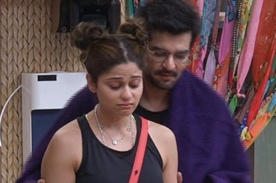 Bigg Boss OTT: Raqesh Bapat Wakes Shamita Shetty Up with a Kiss, Says 'Mujhe Bohot Apni Lagti Hai'
