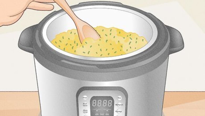 How to Keep Eggs Warm on a Buffet