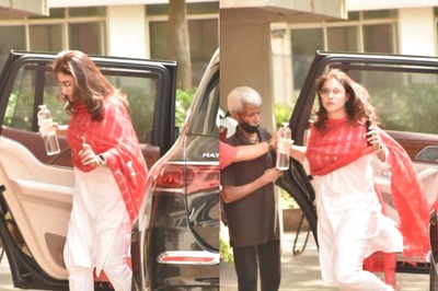 Kajol Channels Her Inner Anjali, Brings Back Kuch Kuch Hota Hai Memories With Her Latest OOTD