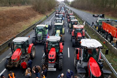French Farmers Block Highways Around Paris With Tractors in Protest of 'Low Food Prices'