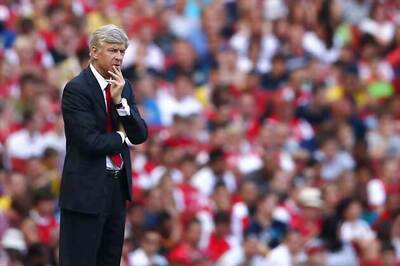 Arsene Wenger predicts English revival, focused on United clash