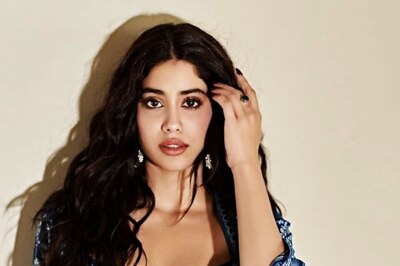 Janhvi Kapoor Ups The Glam Quotient At Filmfare Achievers Night; See Post