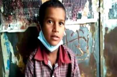 Auto Driver Rescues Crying Child From Bengal Station, Hands Him Over To Police