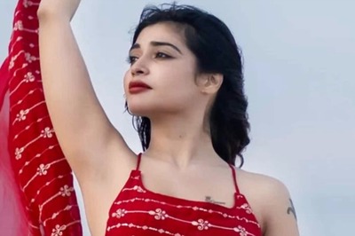 Tamil Actress Dharsha Gupta Recreates Alia Bhatt's Look From Gangubai Kathiawadi