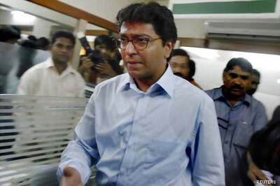MNS will torch autos with new permits: Raj Thackeray