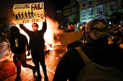 60 Minutes of Mayhem in US: How Aggressive Politics, Policing Turned Peaceful Protest Into Violent Clash