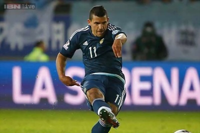Argentina back on track as Aguero sinks Uruguay