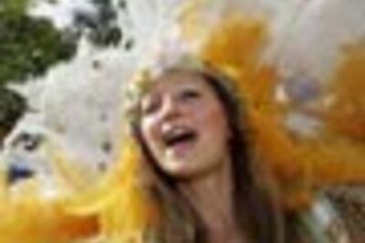 In Pics: Ladies in London hot up the street