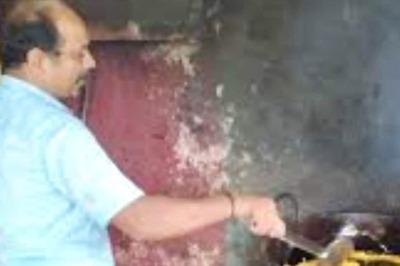 This Tea Shop, Located In Tamil Nadu-Kerala Border, Is A Popular Tourist Hub