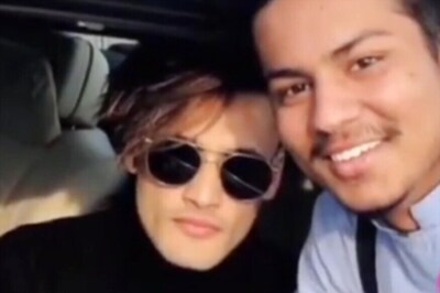 Bigg Boss 13's Asim Riaz Chased by 2 Fans on Motorbike, Watch Video