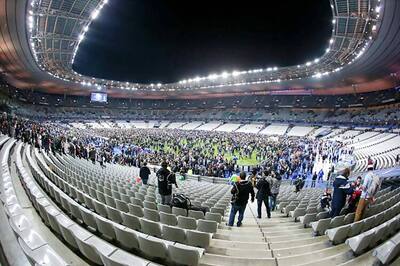 Paris Attacks: Fans stay calm amid chilling atmosphere at Stade de France