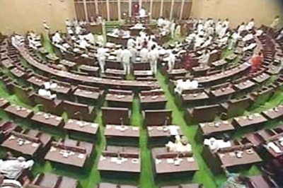 Assembly adjourned twice as AP, Telangana supporters refuse to relent