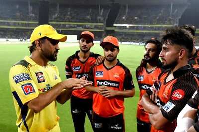 WATCH: Umran, Samad, Other Youngsters All Ears as Dhoni Gives Masterclass After CSK vs SRH Clash