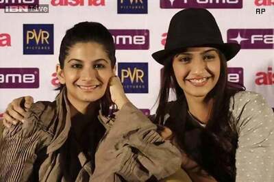 Sonam Kapoor to launch her own high street fashion brand with sister Rhea in September 2015