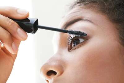 Tips for Keeping Your Eyes Safe While Applying Cosmetics