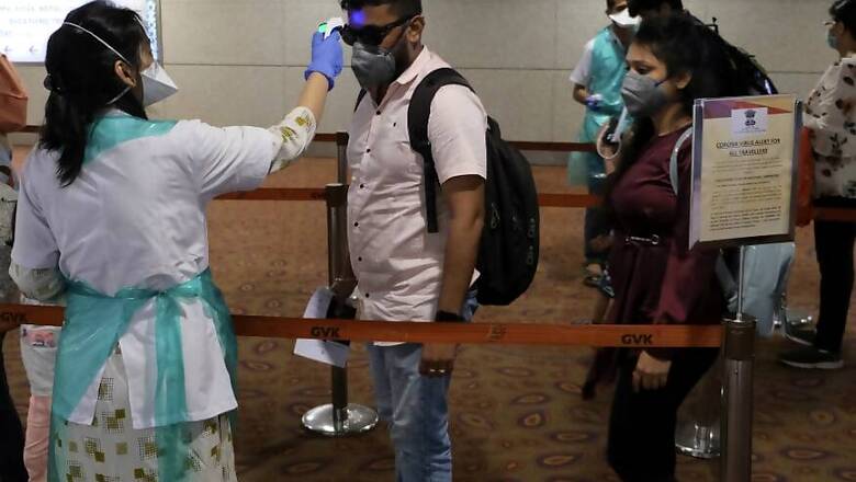 Six Singapore-Return People Put Under 'Home Quarantine' Due to Coronavirus Deboard from Mumbai Train