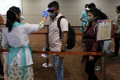 Six Singapore-Return People Put Under 'Home Quarantine' Due to Coronavirus Deboard from Mumbai Train