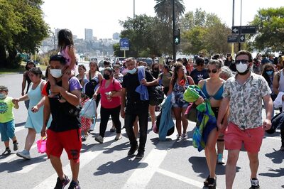 Tsunami Threat from Tonga Volcano Eruption has 'Passed' But Island Nation's Capital 'Smothered in Dust'