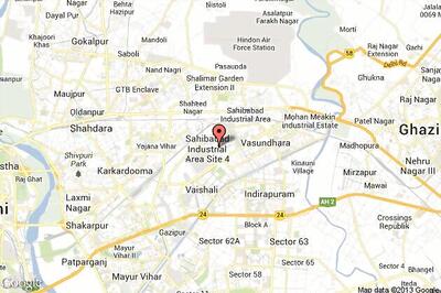 Property dealer's family held hostage by 6 armed men, robbed of Rs 18 lakh