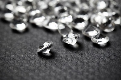 There May Be More Than Quadrillion Tonnes of Diamond Hidden 100 Miles Below Earth’s Surface