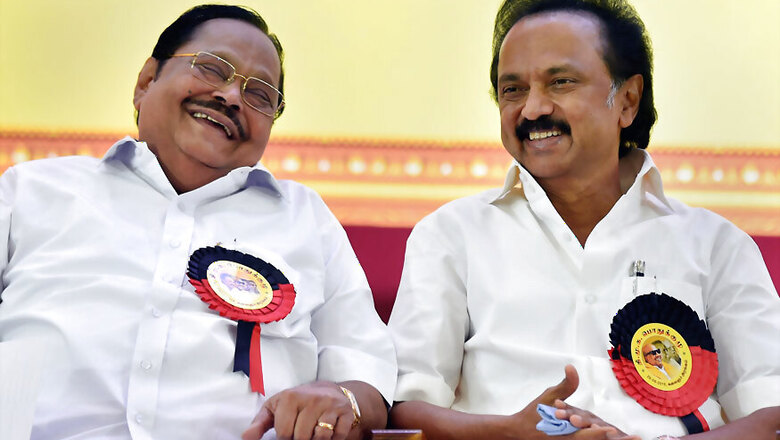 I-T Officials Seize Rs 10.5 Lakh 'Excess' Cash From DMK Treasurer's Home in Vellore