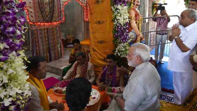 PM Narendra Modi Offers Prayers at Dwarkadhish Temple in Gujarat