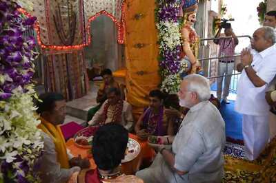 PM Narendra Modi Offers Prayers at Dwarkadhish Temple in Gujarat