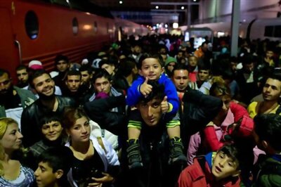 Migrants protest at Greece-Macedonia border as bottleneck builds