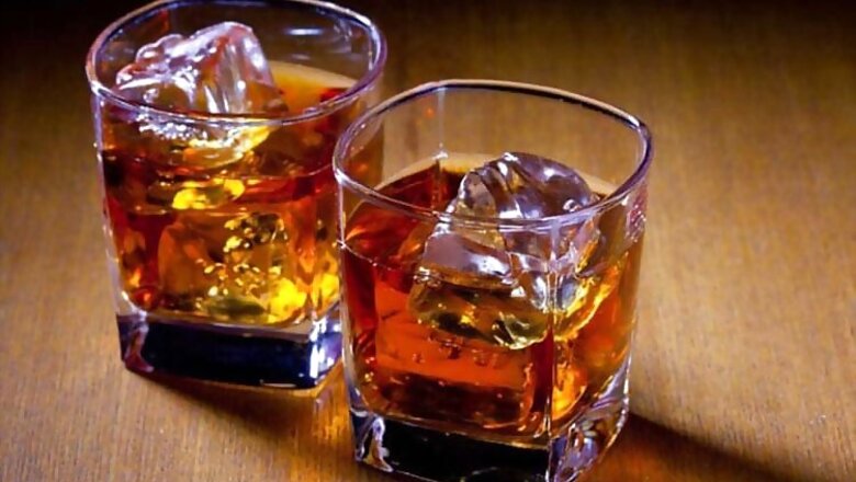 Delhi: Drunk policeman caught on camera suspended