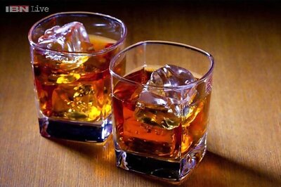 Delhi: Drunk policeman caught on camera suspended