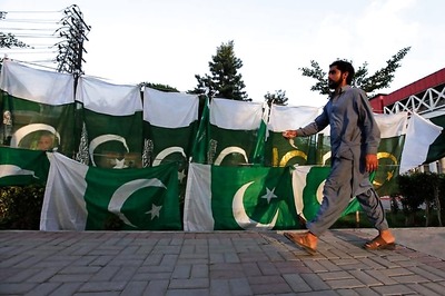 Pakistan Tehreek-i-Insaf Candidate Disqualified for Using Photos of Chief Justice, Army Chief on Posters