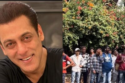 Fans Gather Outside Salman Khan's Galaxy Apartments on His birthday; Video Goes Viral