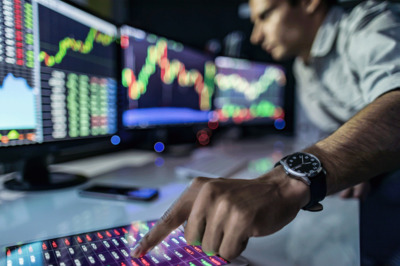 Bajaj Finance Stock Recovers Early Losses After RBI Ban; Analysts Predict Limited Impact