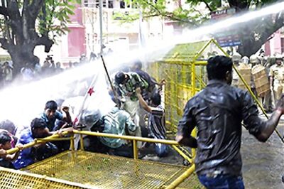 Kochi: SFI protest turns violent, 6 injured